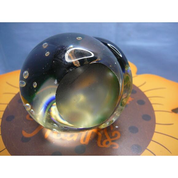 Art Glass Dolphin Blue to Green to Clear Controlled Bubbles Paperweight - Picture 5 of 9